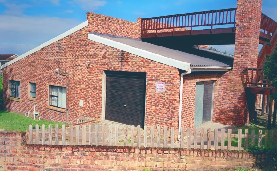 4 Bedroom Property for Sale in Oyster Bay Eastern Cape